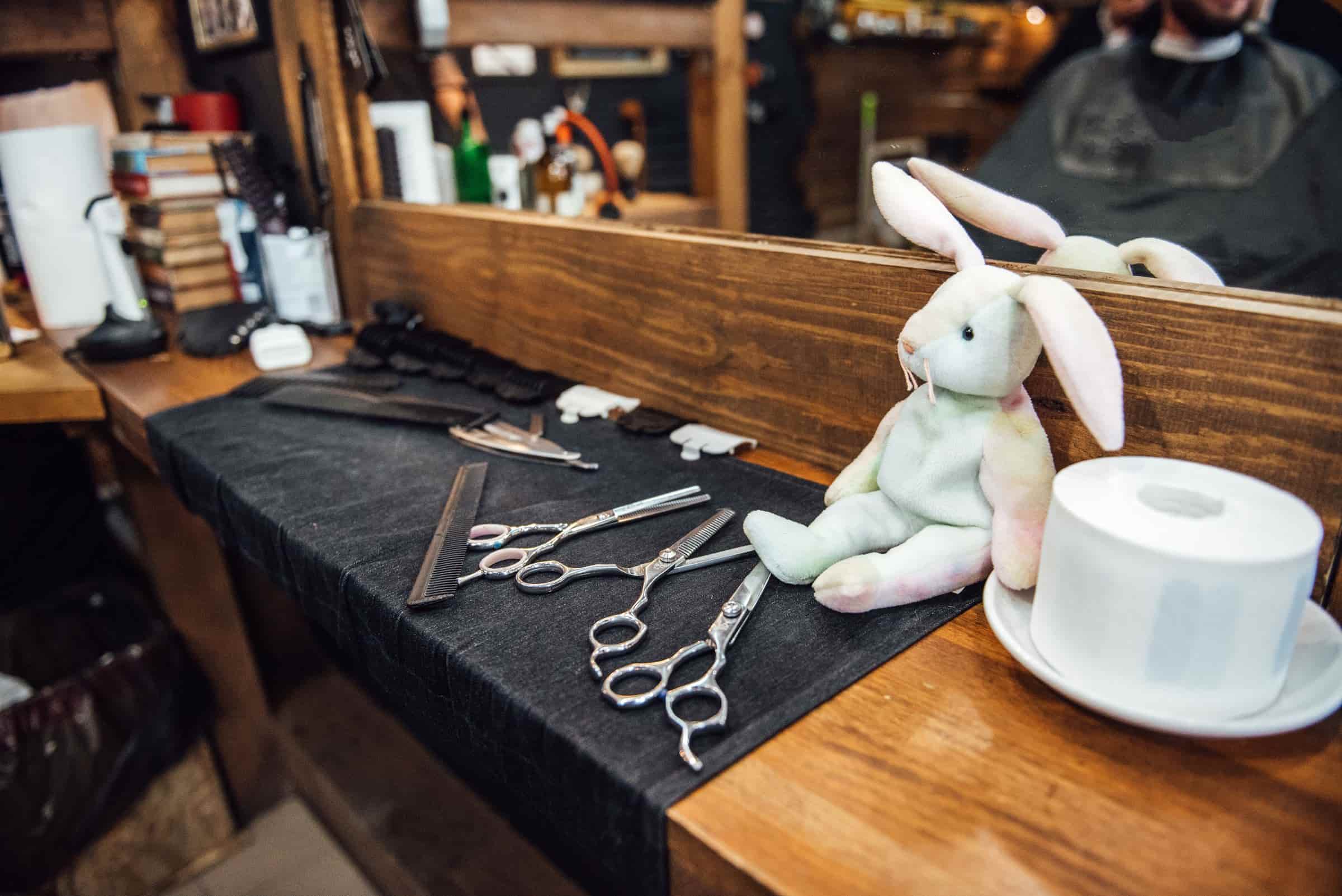 Stylist workspace with thinning scissors and comb